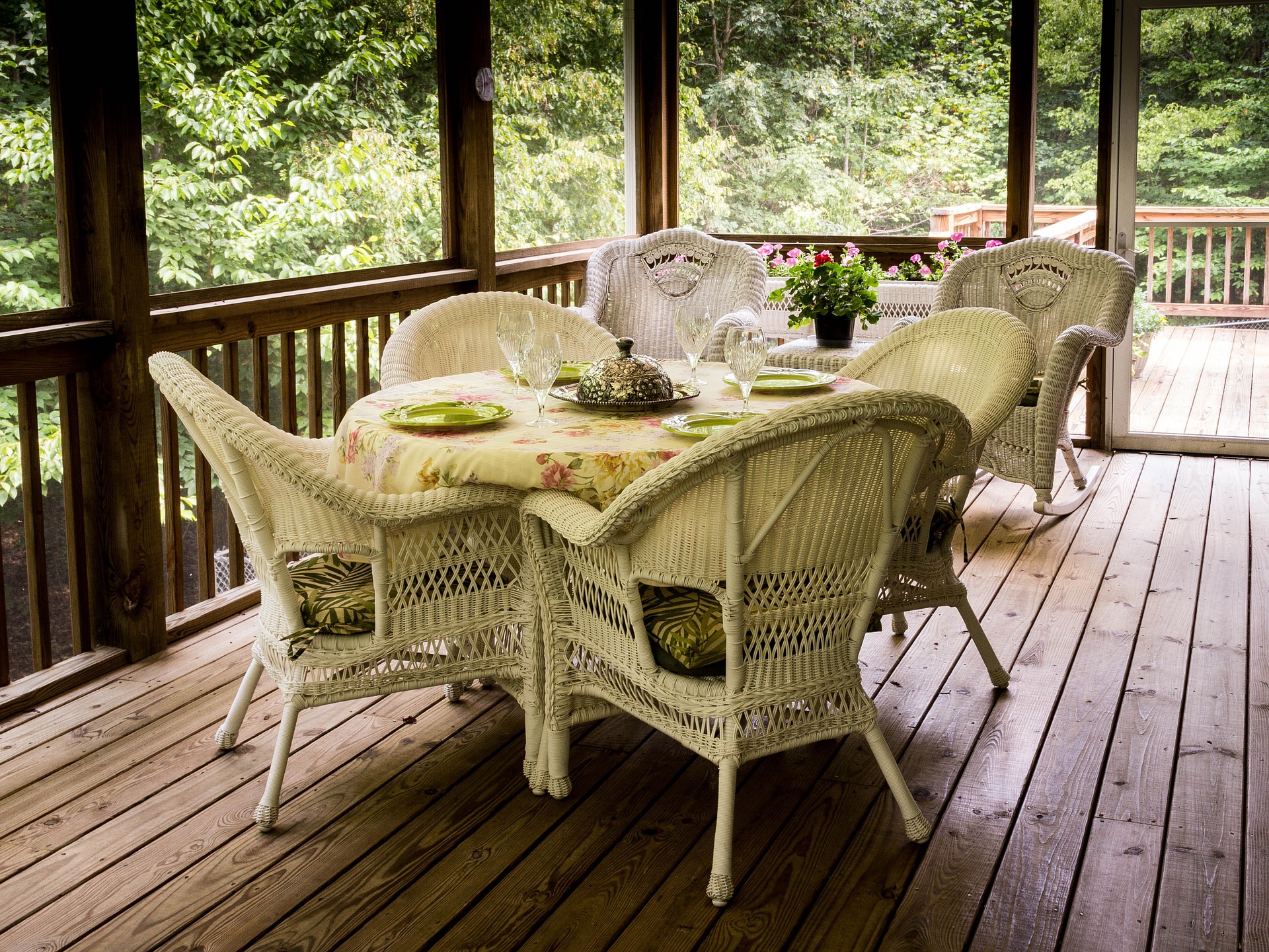 screened-porch-