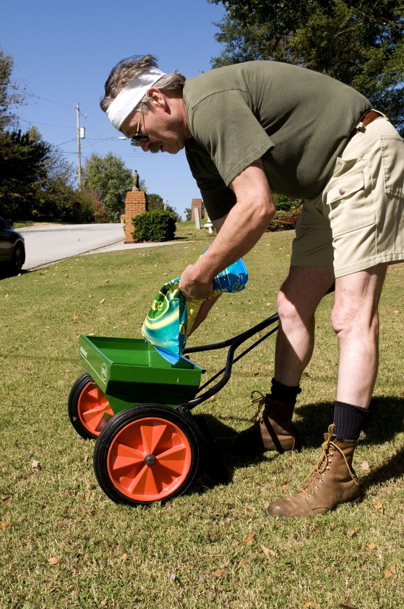How to Choose Your Fertilizer Spreader Garden lovers