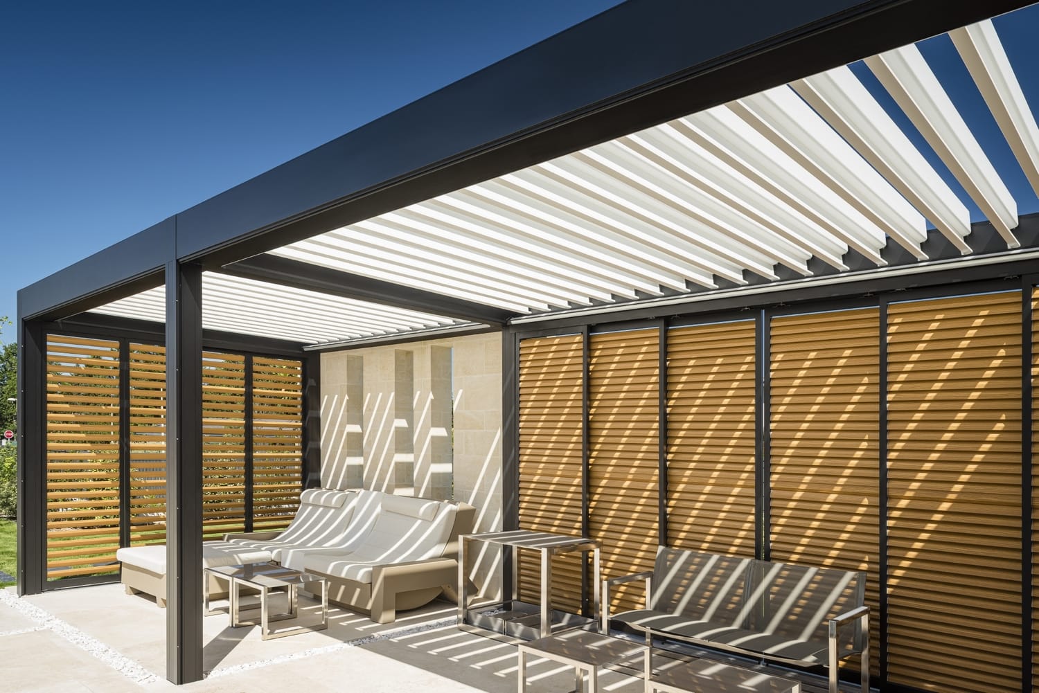 Pergola Designs and Styles to Turn Your Outdoor Space Into a Majestic Setting